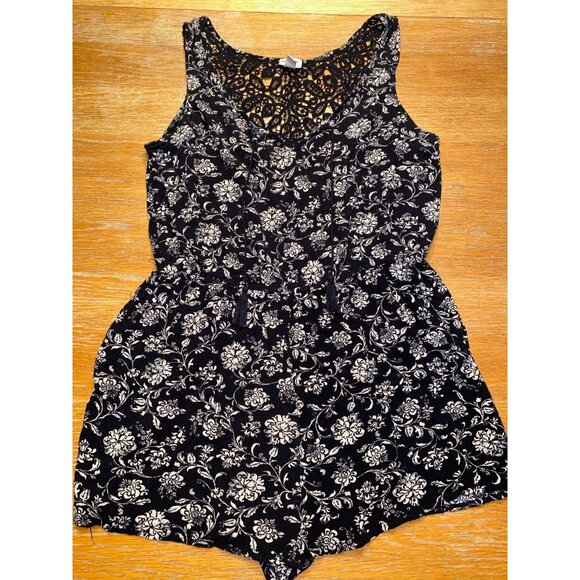 Black & White Floral Lace Crochet Romper By Cape Juby In Size Large - Picture 1 of 4